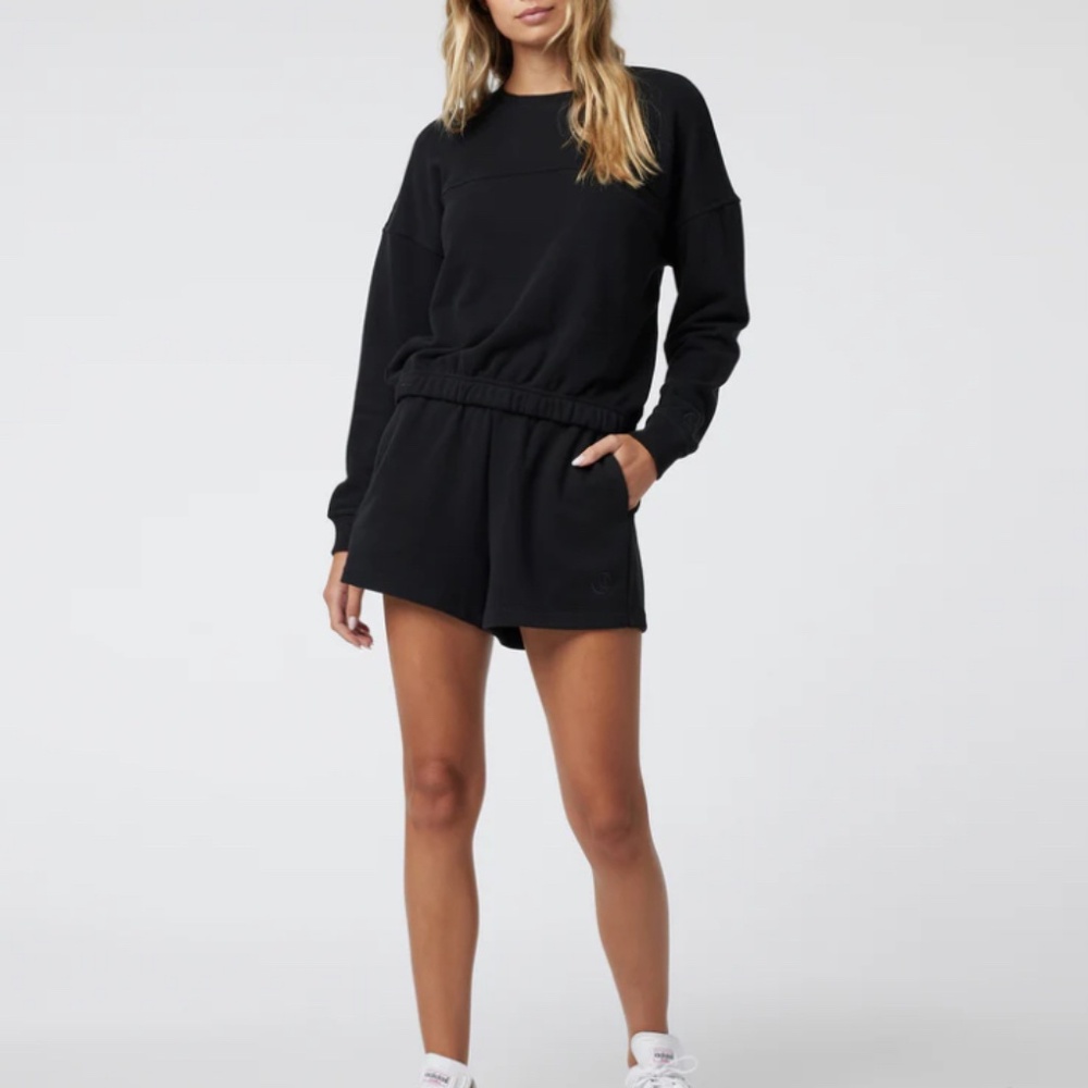 NWT - Vuori - Sedona Sport Short - Medium - Black